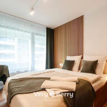 Apartment Very Berry - Bukowska 18c - Apartament With Balcony And Garage - Check In 24h Poznan