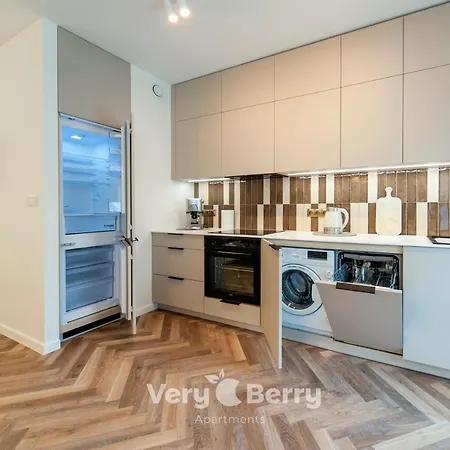 Very Berry - Bukowska 18c - Apartament With Balcony And Garage - Check In 24h Apartment Poznan