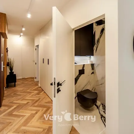 Apartment Very Berry - Bukowska 18c - Apartament With Balcony And Garage - Check In 24h *