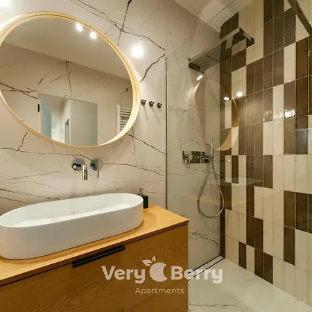 Very Berry - Bukowska 18c - Apartament With Balcony And Garage - Check In 24h *