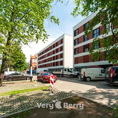 Apartment Very Berry - Bukowska 18c - Apartament With Balcony And Garage - Check In 24h Poznan